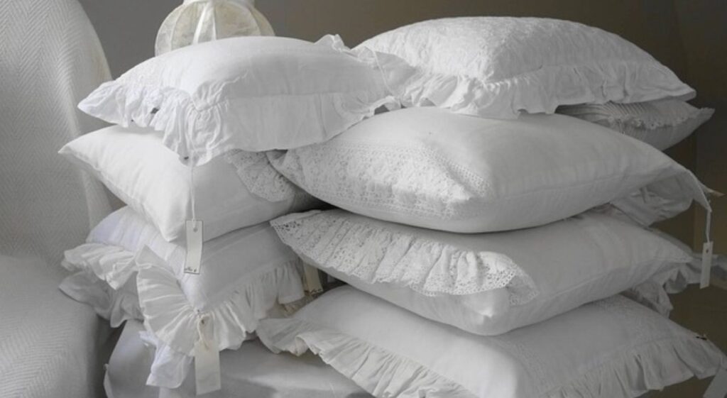 Choosing the Right Pillow: Avoiding Health Issues with the Perfect Fit